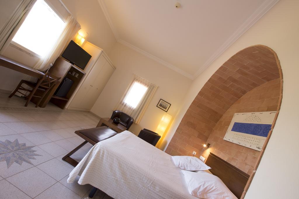 Hotel Cal Naudi Лес Касес д'Алканар Екстериор снимка